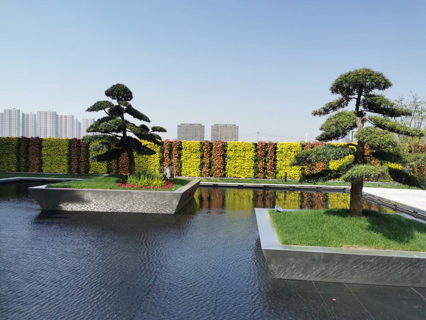 杭州亚运村未来总部社区大楼外围隔离景观墙(图3)